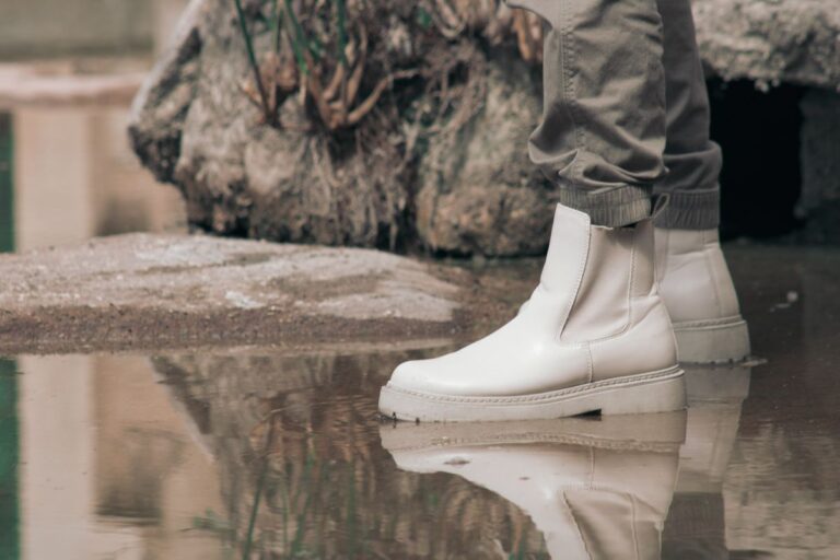 Botas Chelsea blancas de moda contemporánea