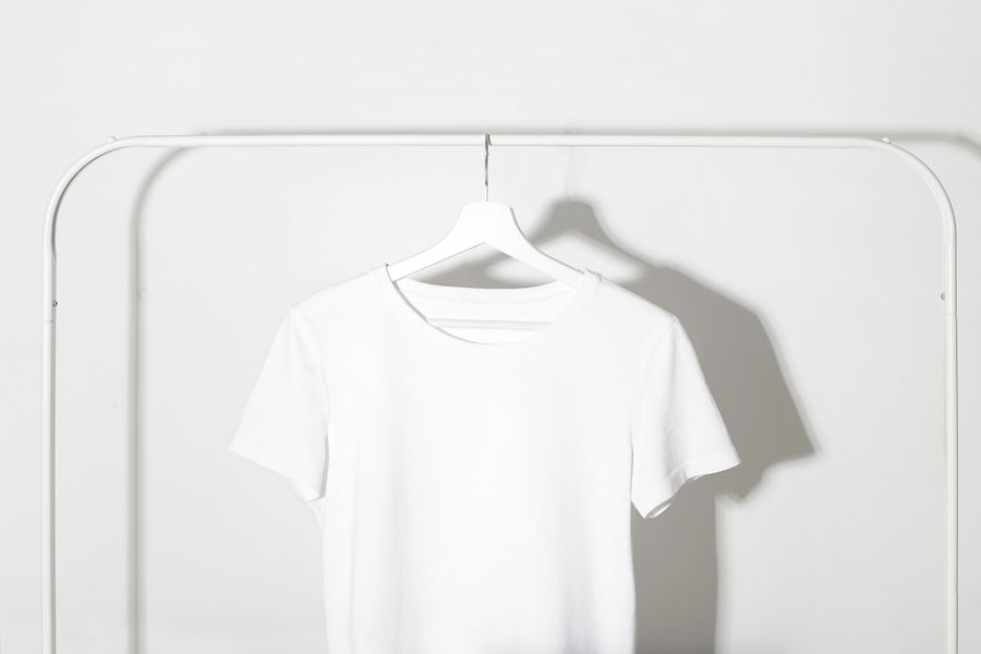 polera basica blanca minimalista 2 Polera básica blanca minimalista