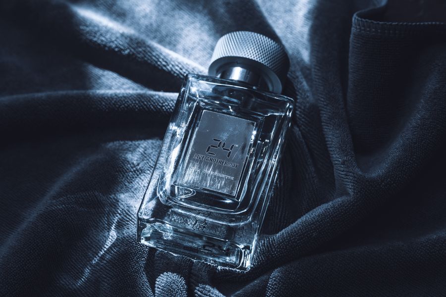 Botella de perfume masculino clásico de lujo