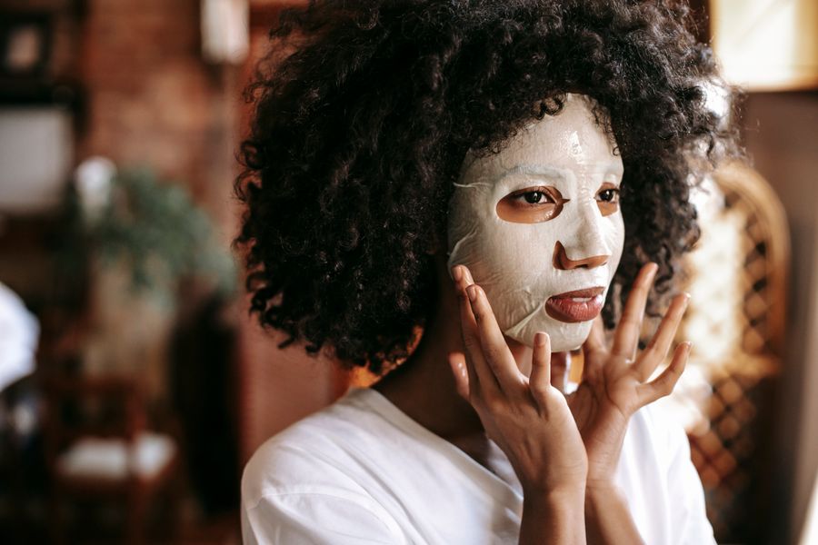 Mascarilla hidratante natural para cabello rizado