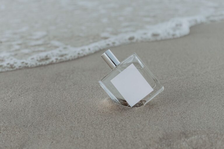 Perfume unisex de lujo en playa
