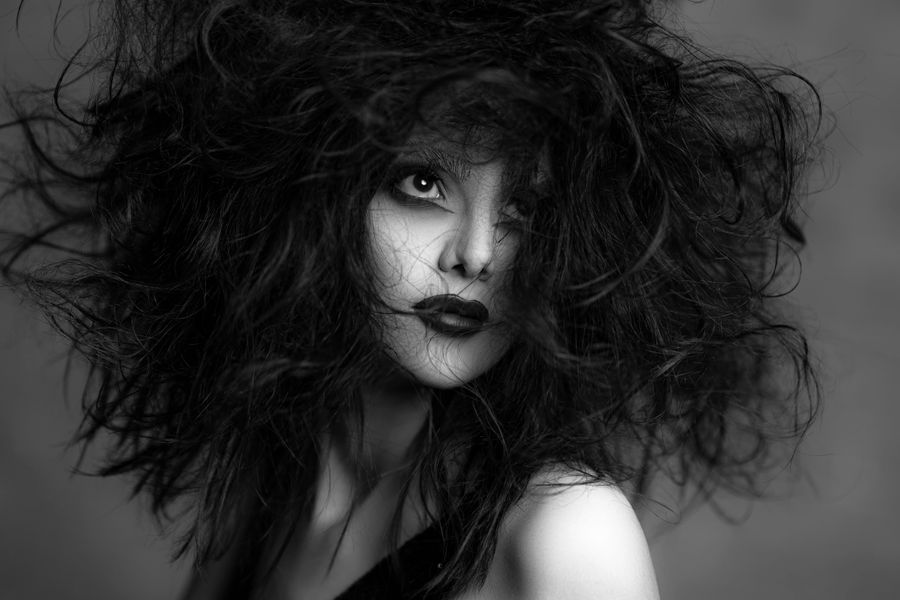 retrato mujer cabello frizz 2 Retrato mujer cabello con frizz